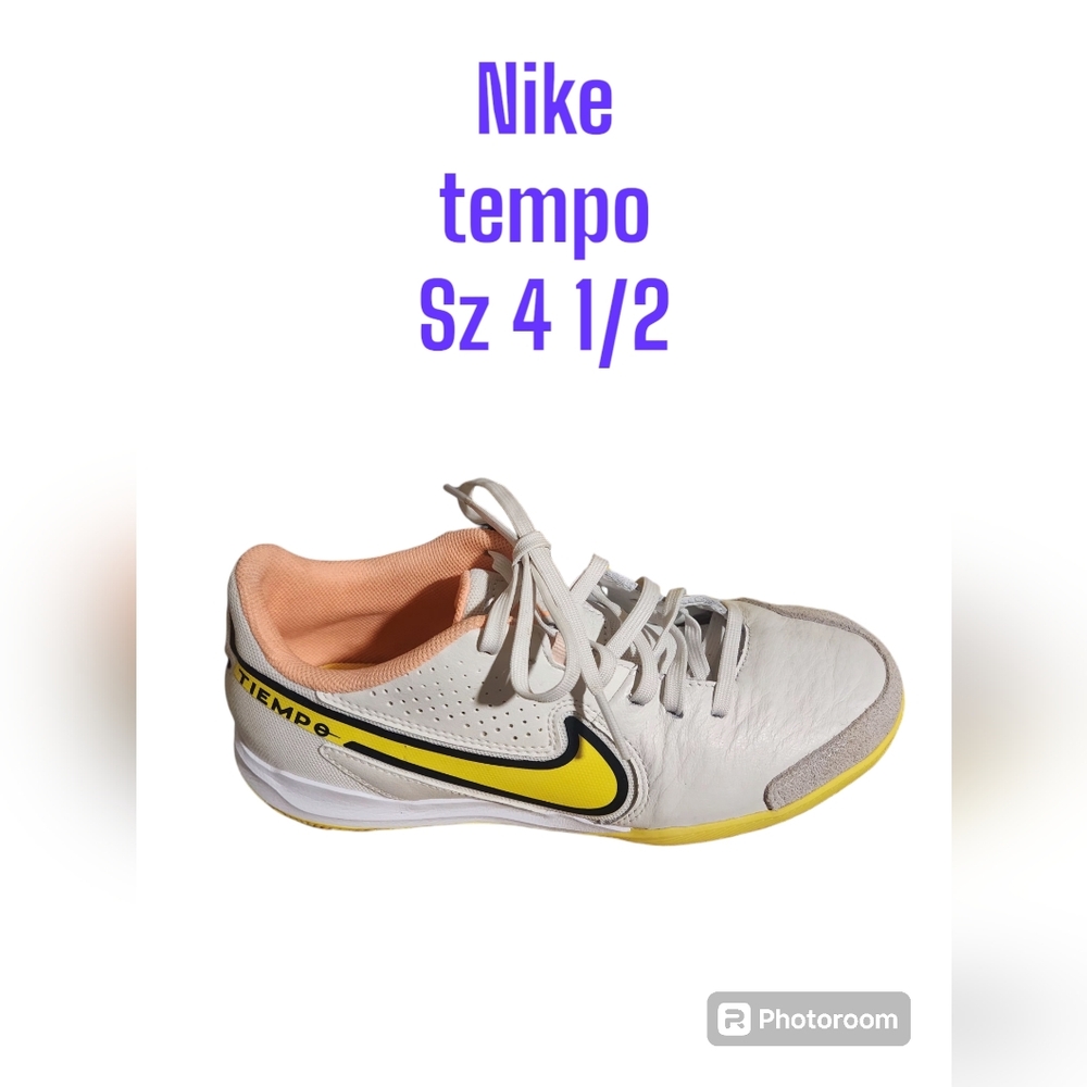 Nike tempo sz. 4 1/2